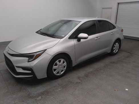 Used 2024 Toyota Corolla SE image 2