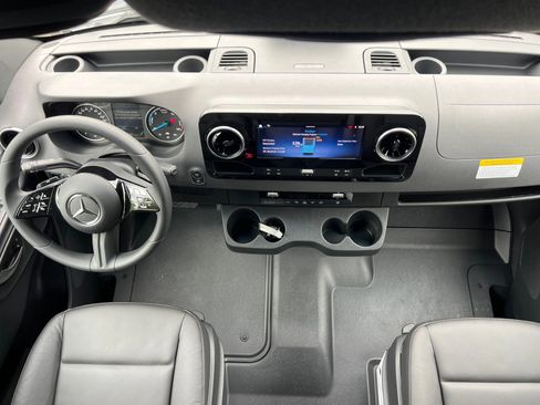 New 2025 Mercedes-Benz eSprinter 170 Cargo image 16