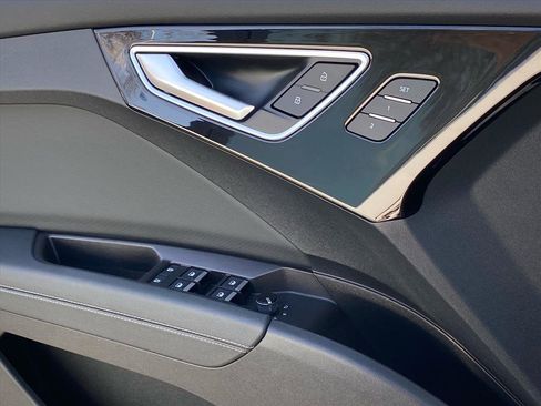 Used 2023 Audi Q4 e-tron Premium Plus w/ Premium Plus image 16