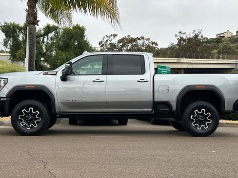 Used 2025 GMC Sierra 2500 AT4X image 9