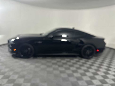 Used 2025 Ford Mustang GT Premium image 4