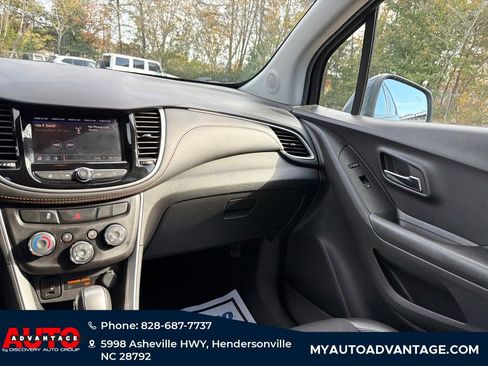 Used 2022 Chevrolet Trax LT w/ Driver Confidence Package image 29