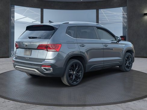 Used 2022 Volkswagen Taos SE image 6