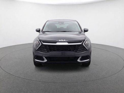 Used 2025 Kia Sportage LX image 2