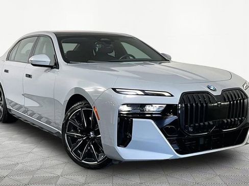 Used 2023 BMW 740i w/ Parking Assistance Package RWD image 1