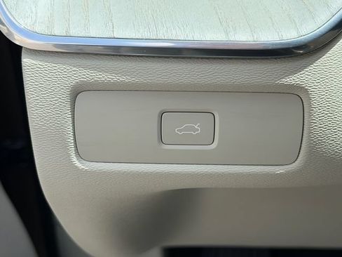 Certified 2024 Volvo XC60 B5 Ultimate AWD/4WD image 27