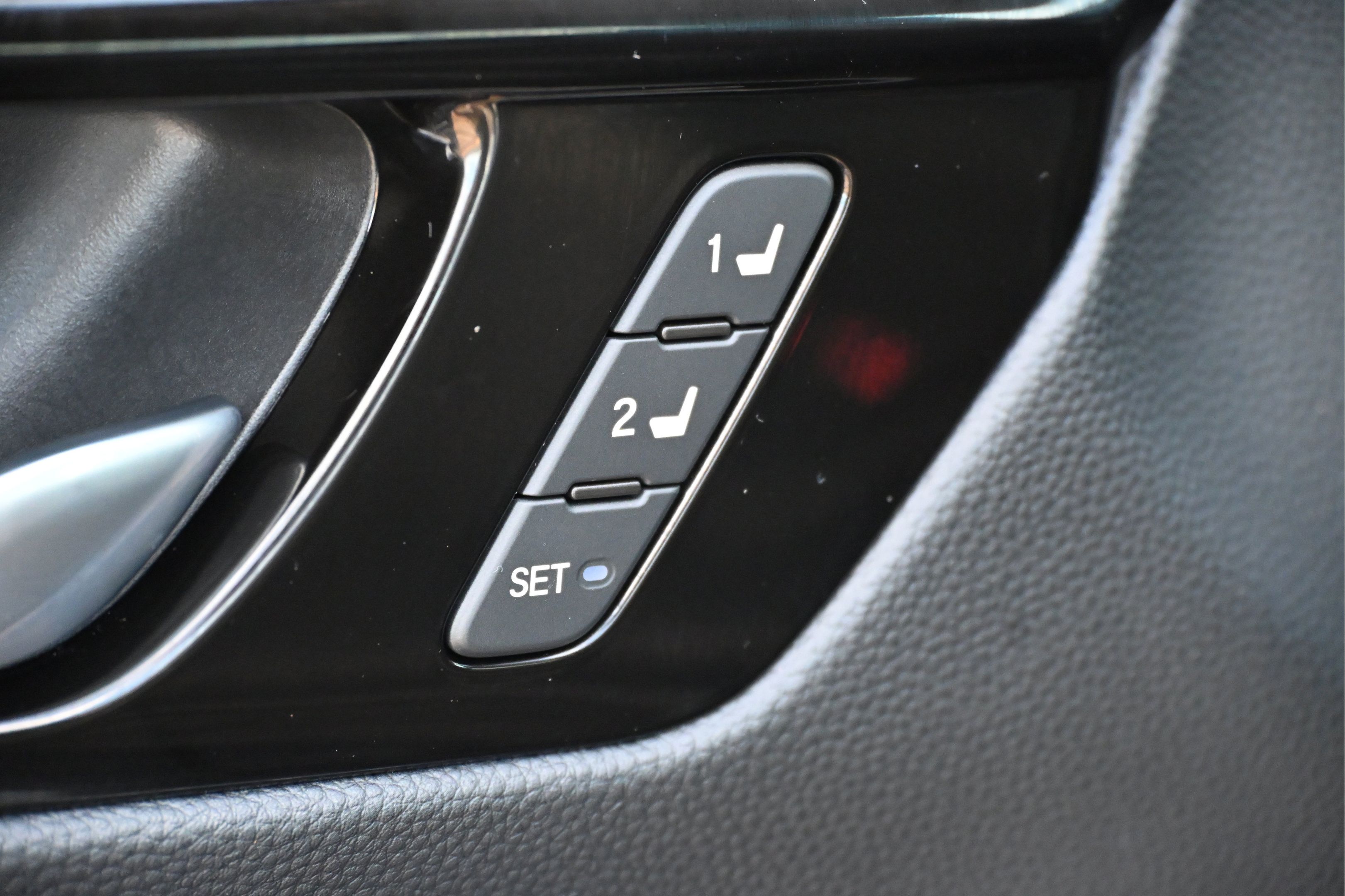 Used 2025 Honda CR-V EX-L image 18
