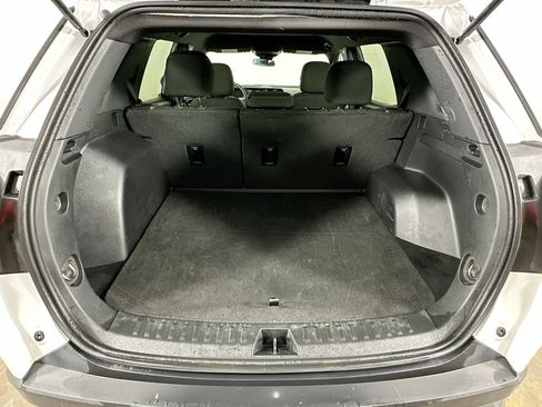 Used 2025 GMC Terrain Elevation image 28