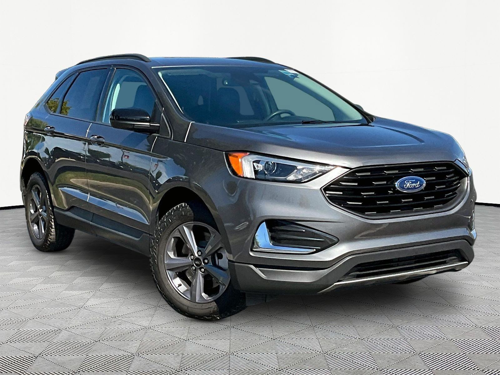 Used 2023 Ford Edge SEL w/ Sport Appearance Package AWD/4WD image 3