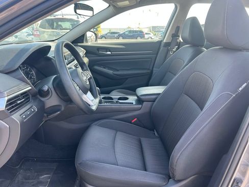 Used 2025 Nissan Altima 2.5 SV FWD image 25