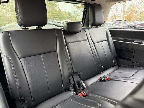 Used 2024 Ford Expedition XLT image 9
