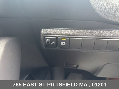 Used 2025 Toyota Corolla LE FWD image 24