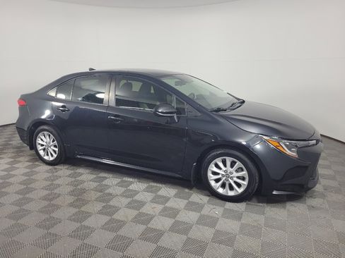 Used 2021 Toyota Corolla LE w/ LE Convenience Package FWD image 11
