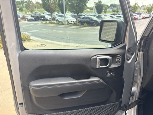 Used 2020 Jeep Wrangler Unlimited Sahara AWD/4WD image 33