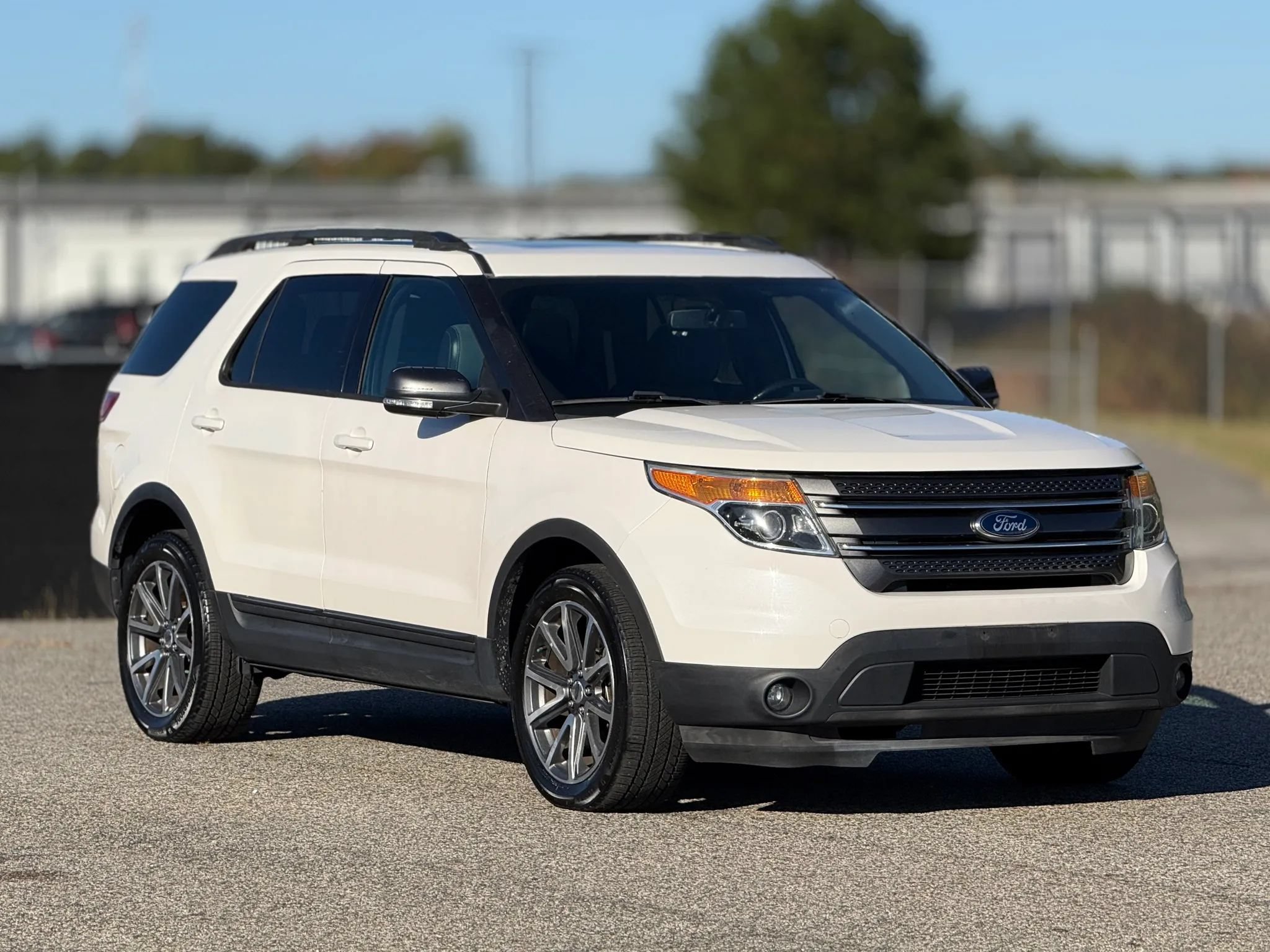 Used 2015 Ford Explorer XLT w/ Equipment Group 202B AWD/4WD image 1
