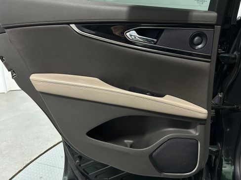 Used 2021 Lincoln Nautilus Reserve image 25