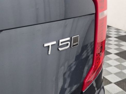 Used 2022 Volvo XC90 T5 Momentum w/ Climate Package image 8