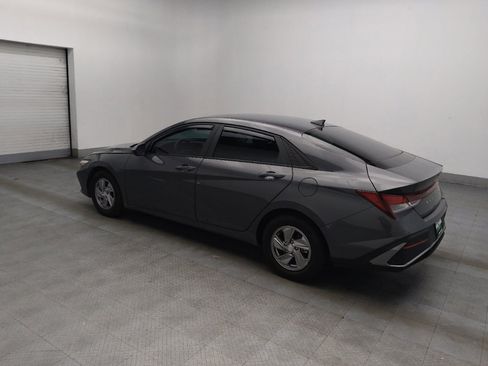 Used 2024 Hyundai Elantra SE image 3