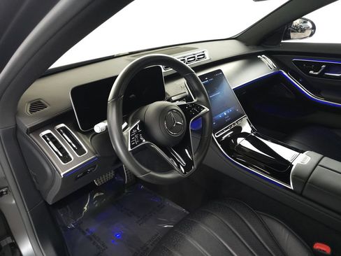 Used 2024 Mercedes-Benz S 500 4MATIC w/ AMG Line image 9
