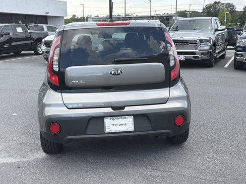 Used 2018 Kia Soul FWD image 7