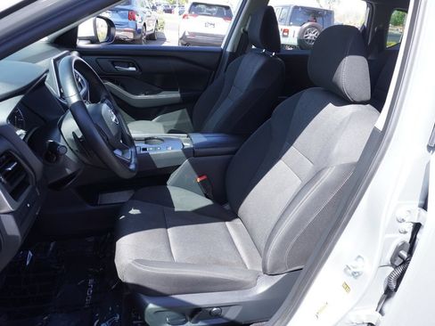 Certified 2025 Nissan Rogue SV FWD image 13