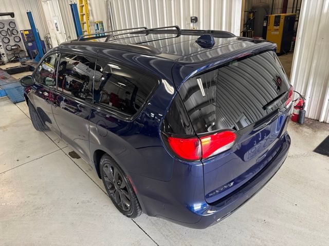 Used 2019 Chrysler Pacifica Limited w/ Advanced Safetytec Group FWD image 9
