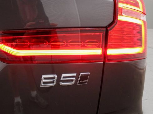 Certified 2023 Volvo V60 B5 Cross Country Plus w/ Climate Package AWD/4WD image 32