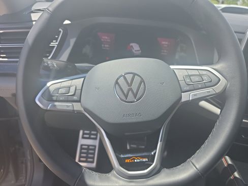 Used 2024 Volkswagen Atlas Peak Edition SEL image 9