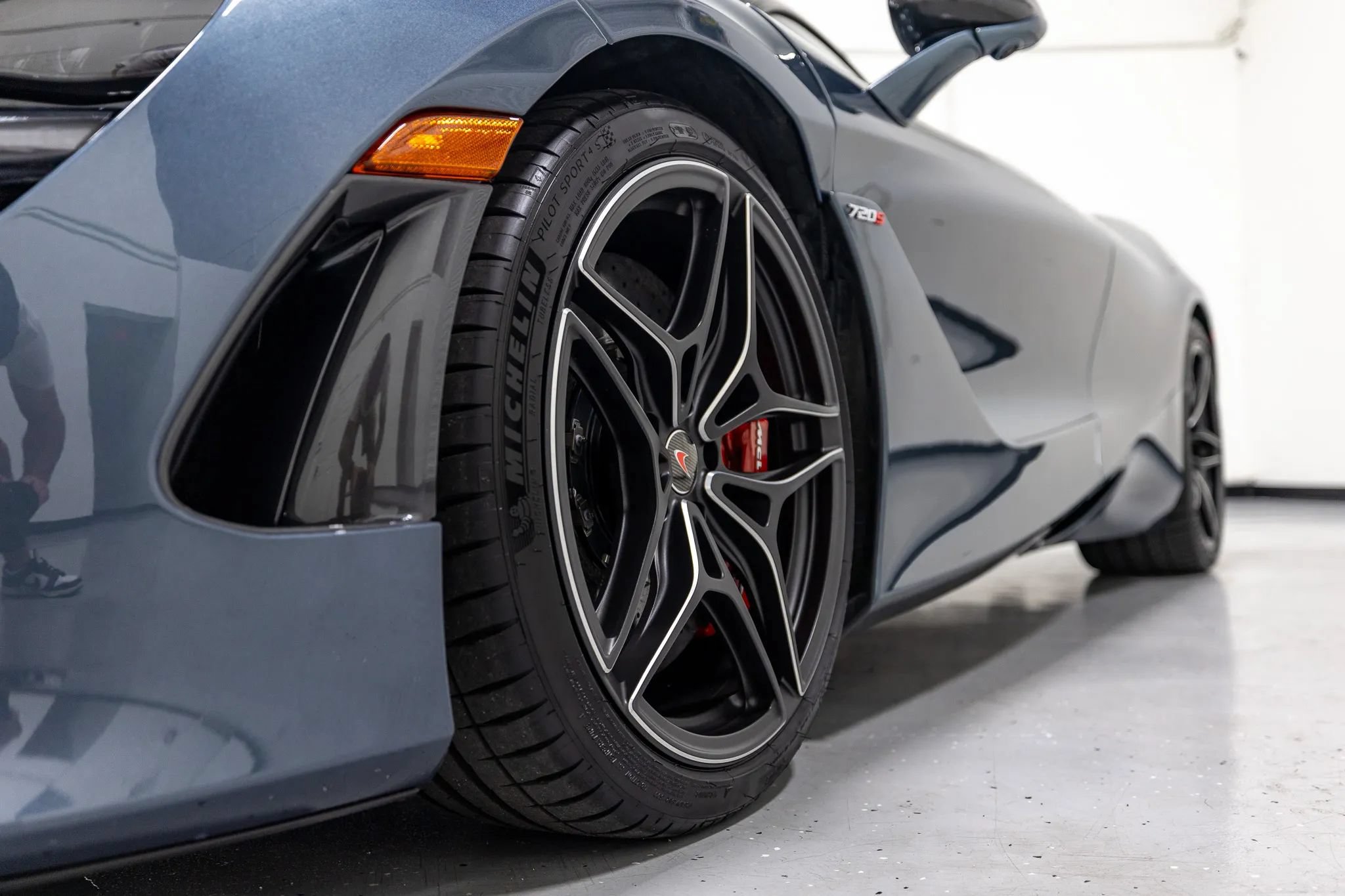 Used 2018 McLaren 720S Performance RWD image 17