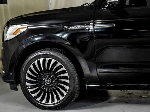 Used 2020 Lincoln Navigator Black Label w/ Cargo Convenience Package image 12
