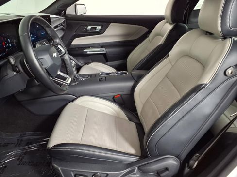 Used 2025 Ford Mustang GT Premium RWD image 18