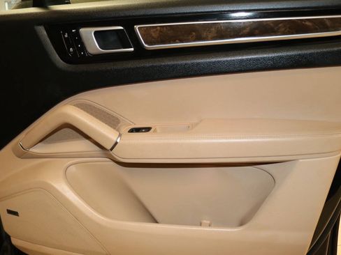 Used 2020 Porsche Cayenne Turbo AWD/4WD image 69