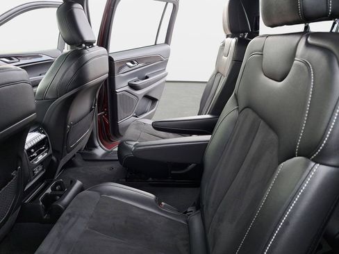 Certified 2023 Jeep Grand Cherokee L Laredo image 18