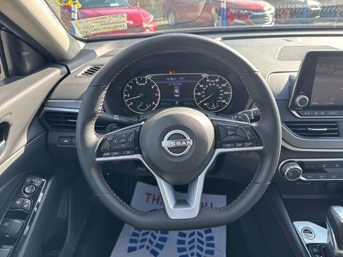 Used 2025 Nissan Altima 2.5 SR image 16