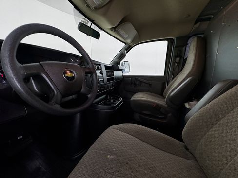 Used 2021 Chevrolet Express 2500 RWD image 16