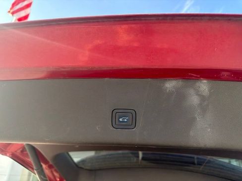 Used 2022 Chevrolet Traverse LT w/ LT Premium Package AWD/4WD image 15