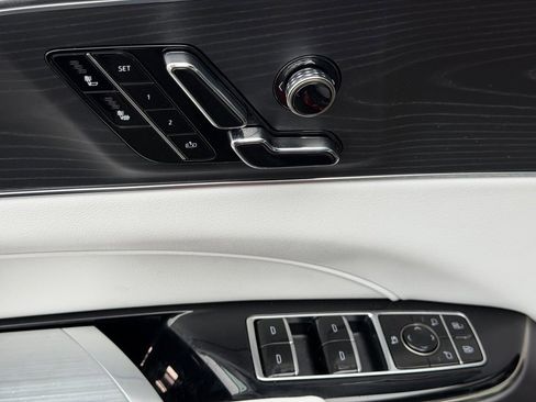 Used 2025 Cadillac Lyriq Luxury image 25