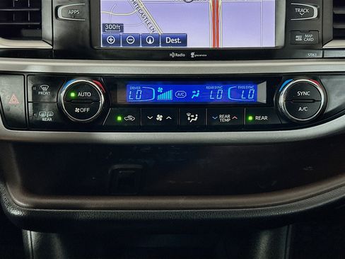 Used 2015 Toyota Highlander XLE FWD image 23