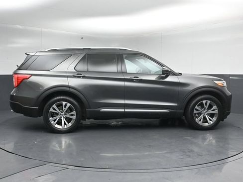 Used 2020 Ford Explorer Platinum w/ Premium Technology Package AWD/4WD image 8