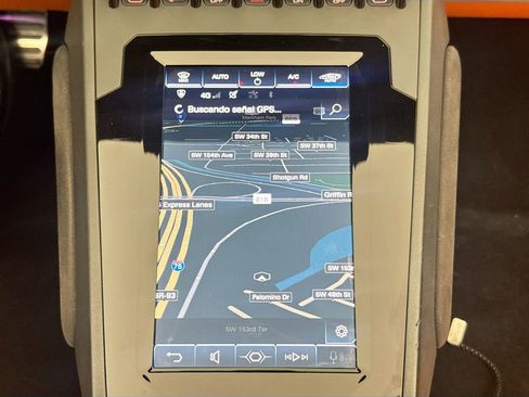 Used 2020 Lamborghini Huracan EVO image 13