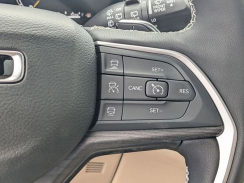 New 2025 Jeep Grand Cherokee Limited w/ Luxury Tech Group II AWD/4WD image 23