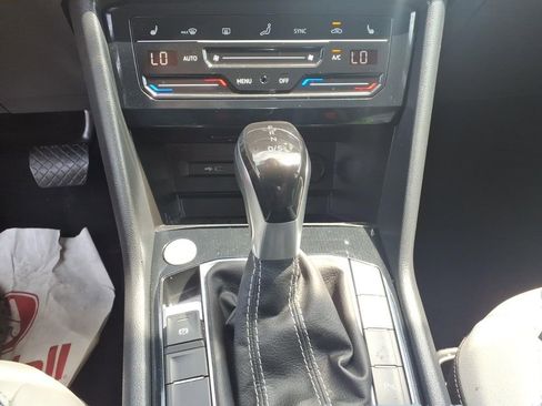 Used 2025 Volkswagen Taos SE FWD image 22