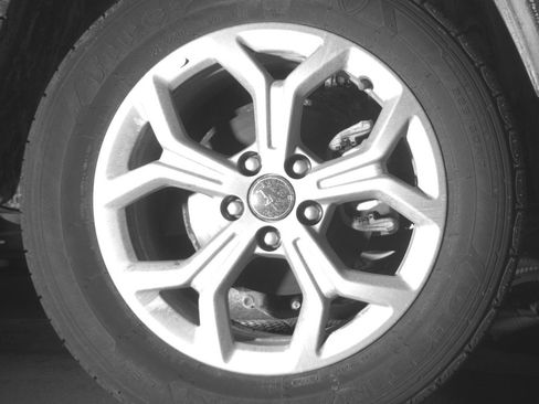 Used 2025 Jeep Compass Latitude image 15