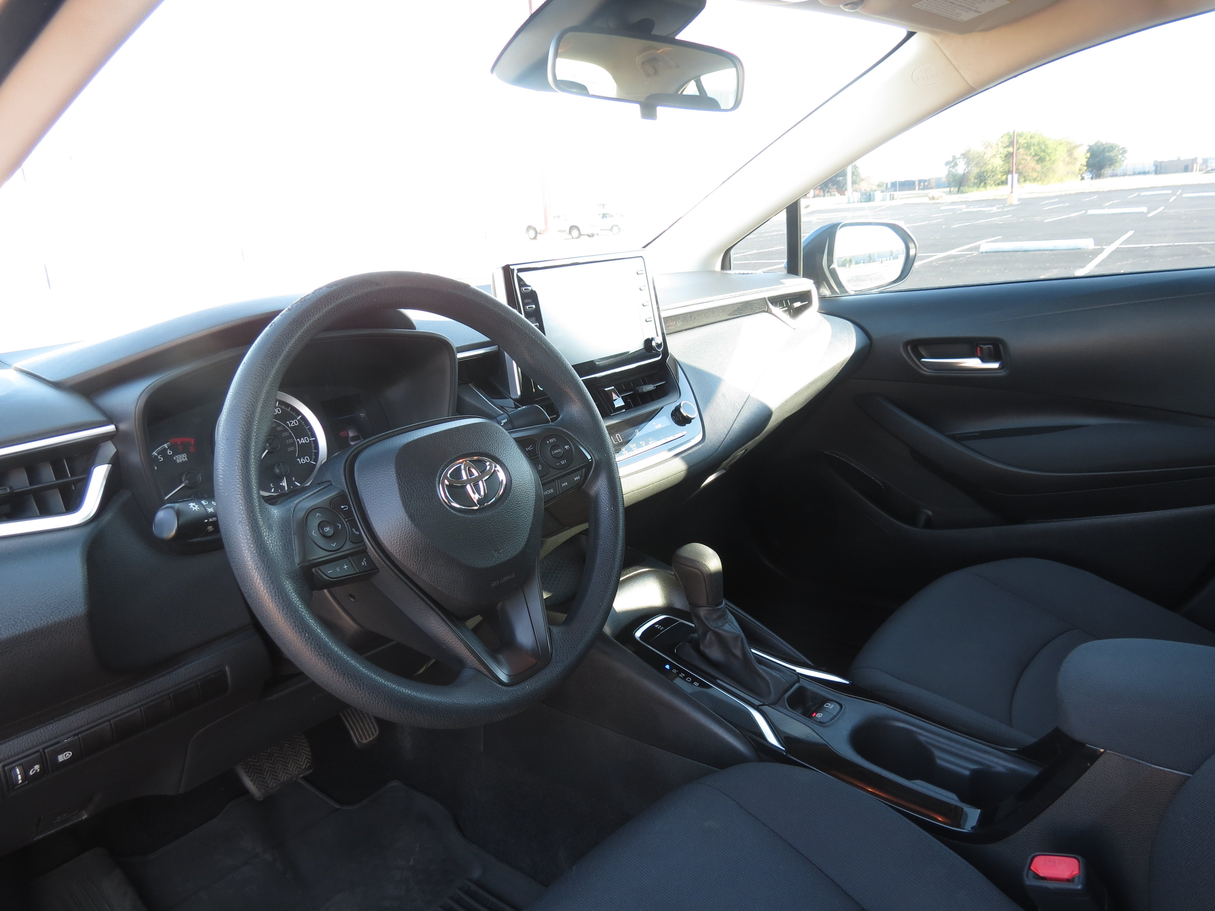 Used 2020 Toyota Corolla LE FWD image 23