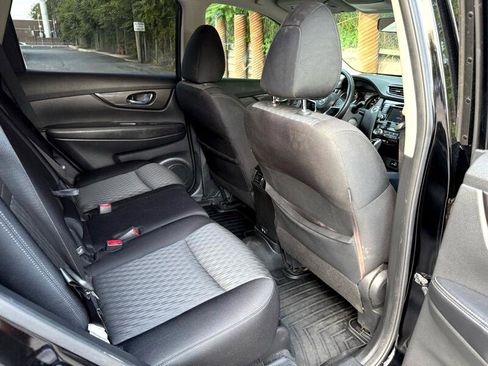 Used 2020 Nissan Rogue SV image 21