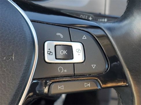 Used 2015 Volkswagen Golf S image 21