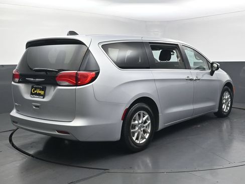 Used 2022 Chrysler Voyager LX FWD image 8