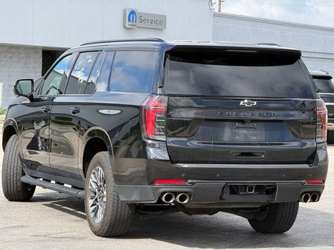 Used 2025 Chevrolet Suburban Z71 AWD/4WD image 2