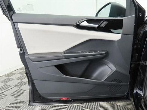 New 2026 Volkswagen Taos S image 24