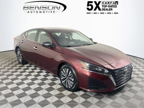 Used 2025 Nissan Altima 2.5 SV FWD image 1